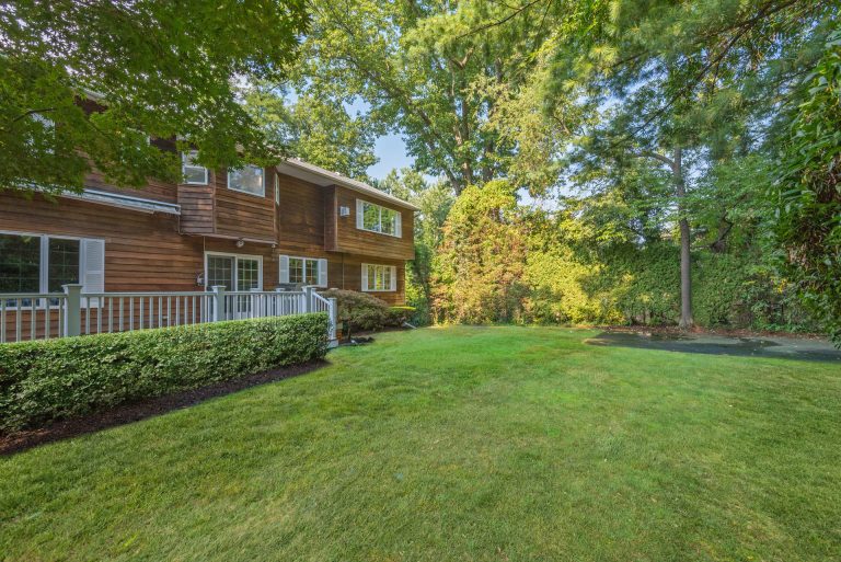 The Maples, Roslyn Estates Guetta Building Company